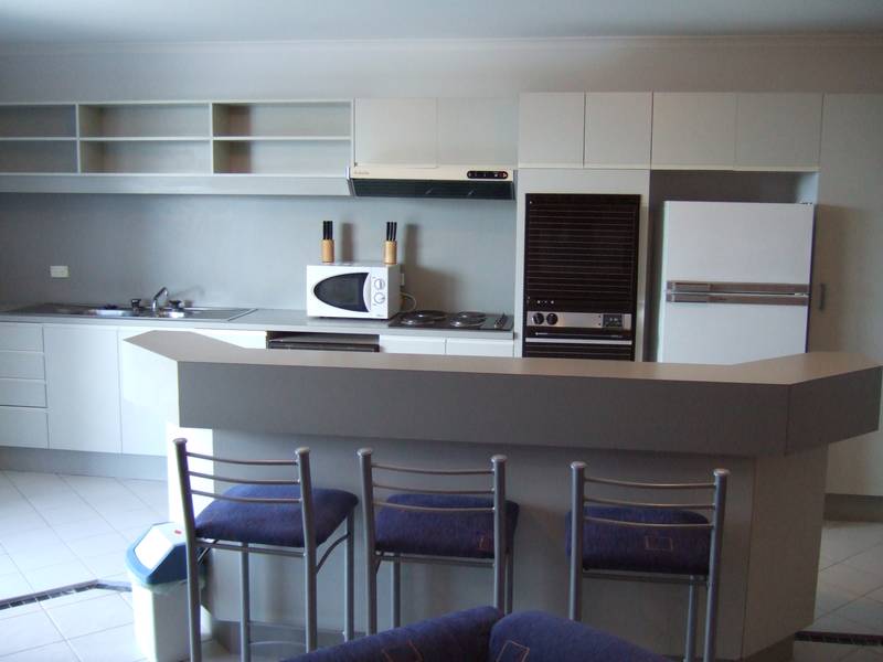 3 Bed furnished unit, Ocean Views Picture 2