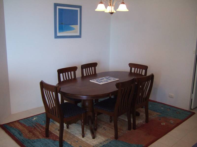3 Bed furnished unit, Ocean Views Picture 3