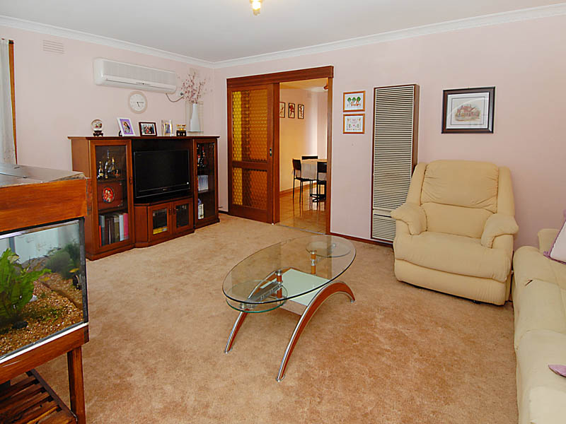 A perfect first home/ A superb investment Picture 3