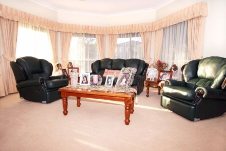 HUGE Living areas, Perfect for a Family! Picture 3