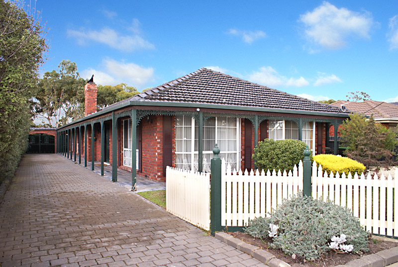 Beautifully Renovated! Picture 1