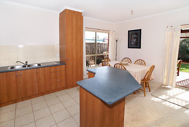 Smart Investment In Quiet Court Location! Picture 3