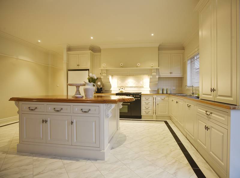 Gracious Period Elegance! Picture 2