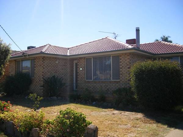 3 BEDROOM IN SOUTH Picture 1