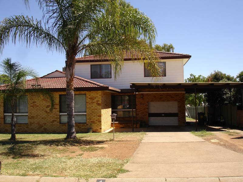 IT'S FIVE BEDROOMS, 2 BATHROOMS AND PARKING FOR FOUR!!!
LOOK LOOK LOOK AT THE PRICE Picture 1