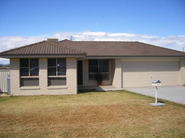 4BEDROOMS - RURAL VIEWS Picture 1