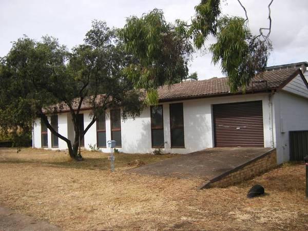 3BEDROOMS WITH BUITS INS IN ALL- WERRIS CK Picture 1