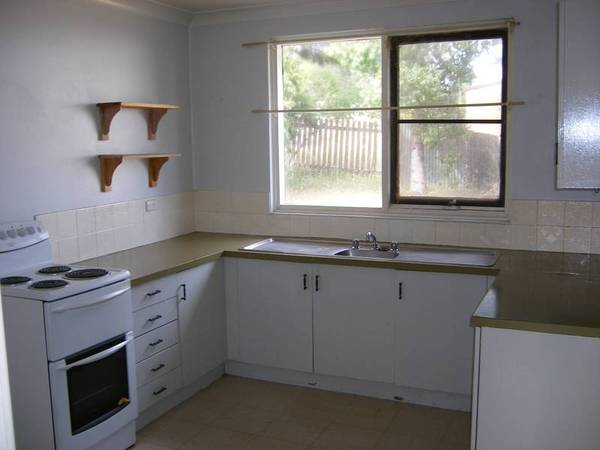 3BEDROOMS WITH BUITS INS IN ALL- WERRIS CK Picture 2