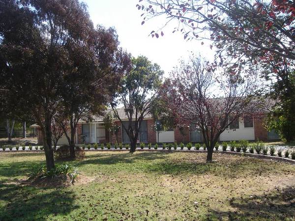 IMMACULATE 4BEDROOMS - KINGSWOOD Picture 1