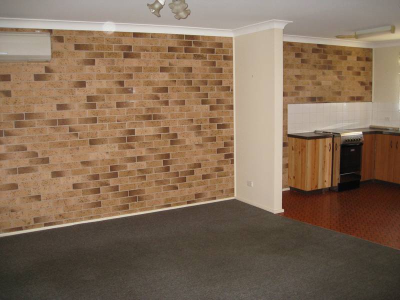 2BEDROOM UNIT IN SOUTH Picture 2
