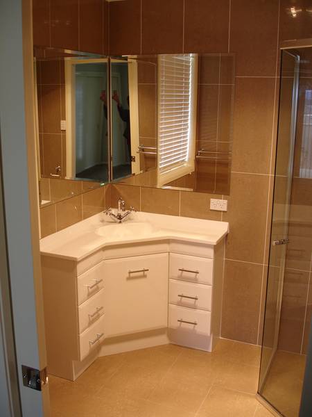 IT'S BRAND NEW, IT'S CONTEMPORARY, IT'S READY FOR YOU TO MOVE STRAIGHT IN! Picture 3