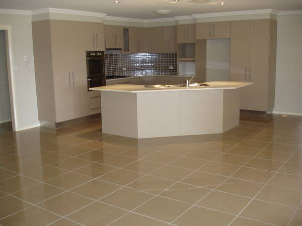 IT'S BRAND NEW, IT'S CONTEMPORARY, IT'S READY FOR YOU TO MOVE STRAIGHT IN! Picture 2