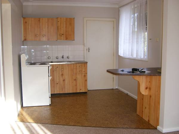 NEAT & TIDY 2BRM IN EAST Picture 2