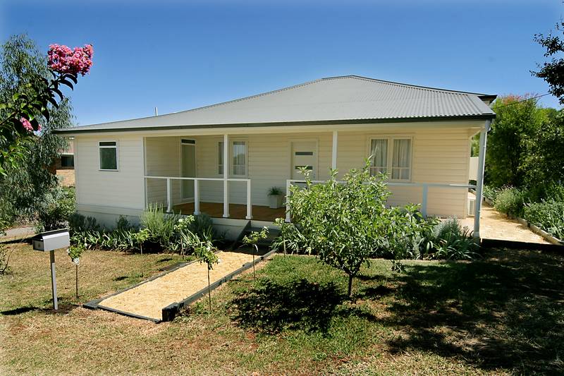 ENTERTAINERS DREAM 3BRM IN EAST Picture 1