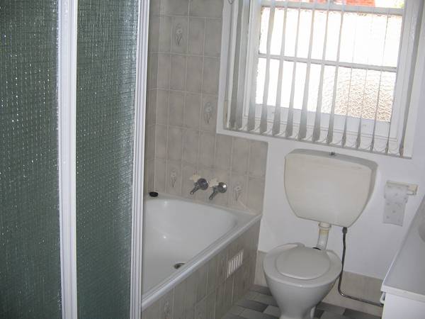 Very presentable 3 bedroom home in South!! Picture 3