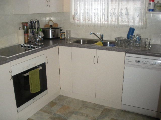 3BEDROOM HOME - PLENTLY OF FEATURES Picture 2