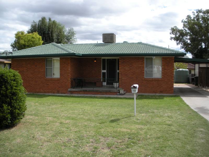 3BEDROOM HOME - PLENTLY OF FEATURES Picture 1