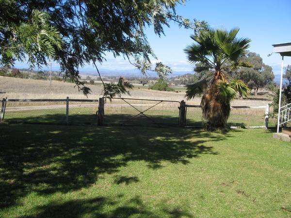 4 BEDROOM 25MINS FROM TOWN Picture 1