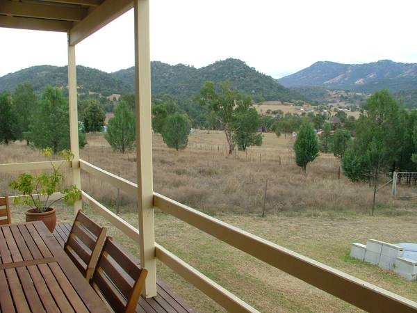 MOONBI HEIGHTS WITH VIEWS TO SURROUNDING HILLS Picture 2