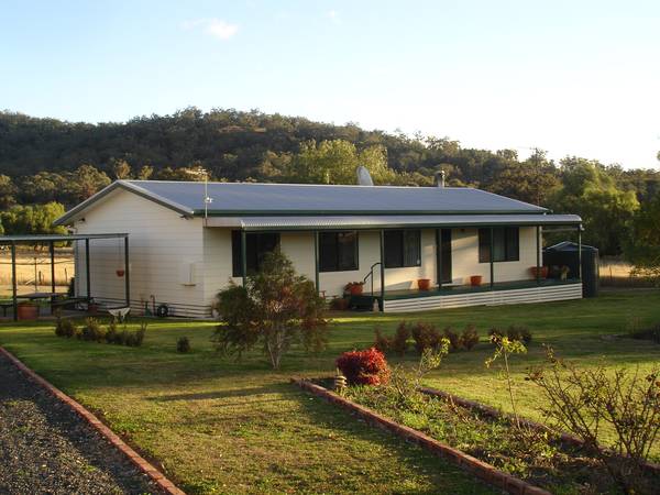 JUST IMMACULATE SMALL ACREAGE - 27KM'S TO CBD - 4.97ACRES - DONT MISS THIS!!! Picture