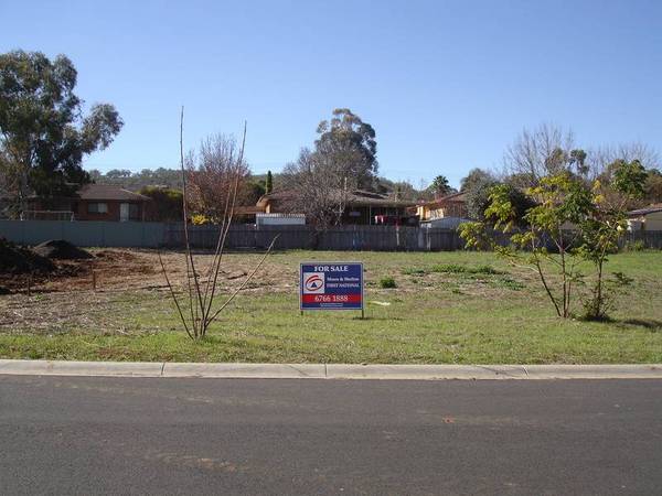 Vacant block, close to town Picture