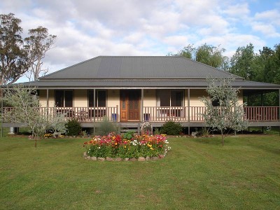 Spacious home on an acre block in a quiet village in the Tamworth area Picture