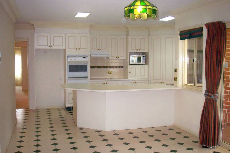 Impressive home with dress circle location in South Picture 2