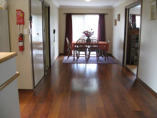 LOT'S AND LOT'S OF SPACE FOR THE PRICE Picture 3