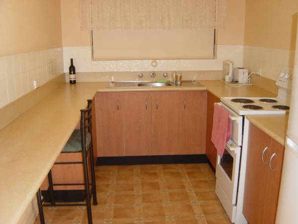 BLOCK OF 4 UNITS RETURNING 7.05% GROSS - WEST TAMWORTH Picture