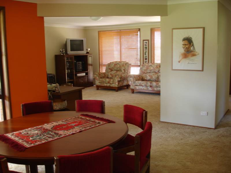 YOUR VERY OWN HIDDEN UTOPIA IN THE HIGHLY REGARDED KINGSWOOD ESTATE Picture 2