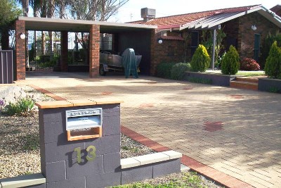 "Presentation plus" Kootingal Picture