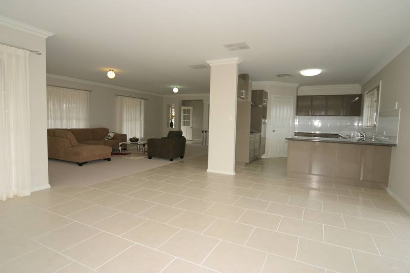 A PEACEFUL UTOPIA IN THE CELEBRATED FOREST HILLS ESTATE. Picture