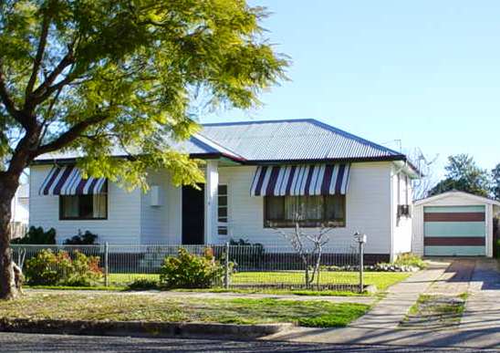 WALK TO THE SHOPS IN SOUTH Picture 1