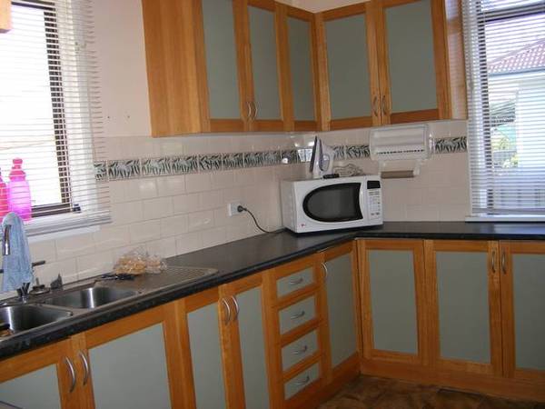 WALK TO THE SHOPS IN SOUTH Picture 2