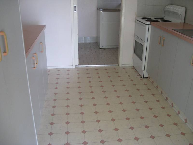 3 BEDROOM VILLAGE LIVING Picture 2