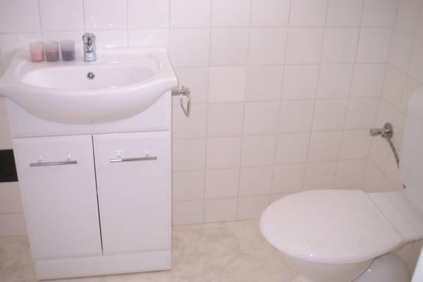 PRIVATE UNIT IN GOOD LOCATION Picture