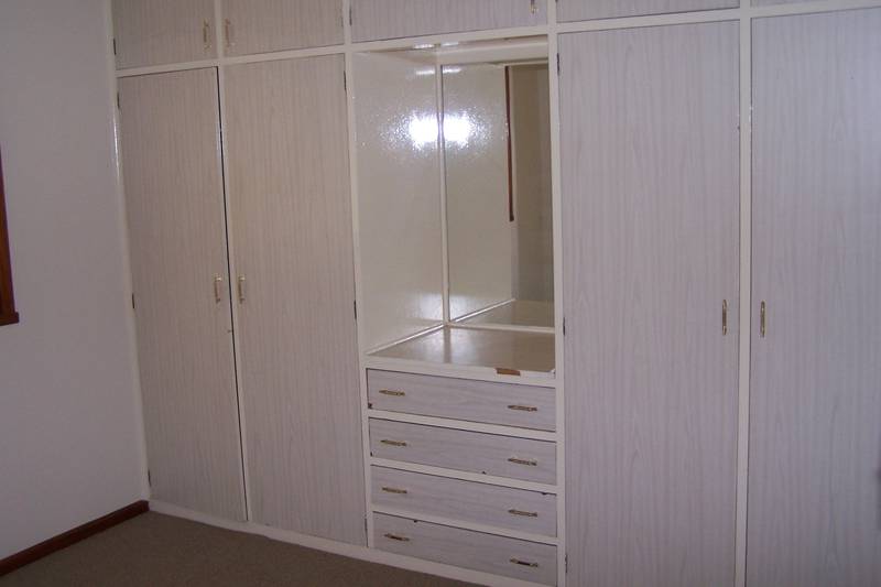 2 BEDROOM UNIT IN SOUTH Picture 3