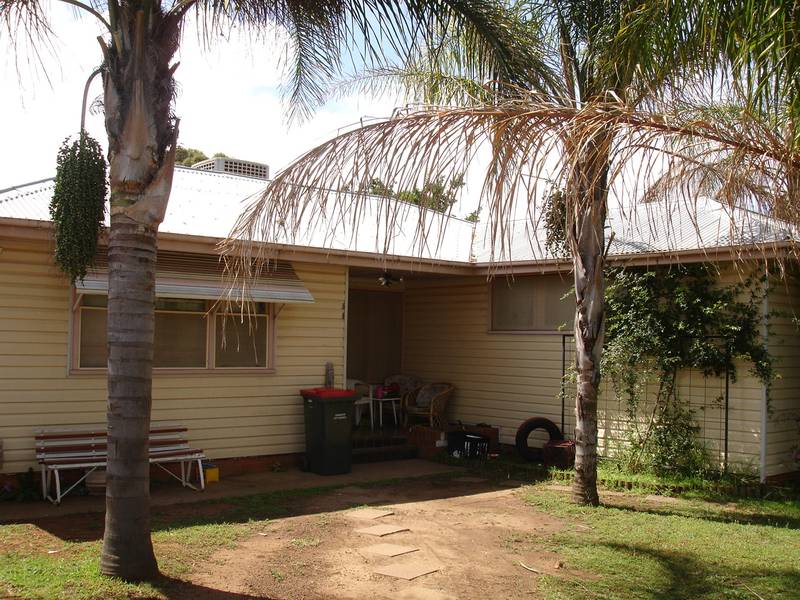 BLINK AND YOU'LL MISS IT - SOUTH TAMWORTH Picture 1