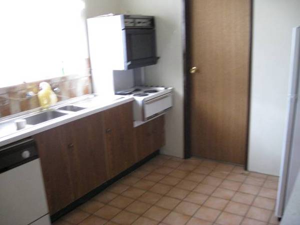 LARGE 2BEDROOM UNIT IN SOUTH Picture