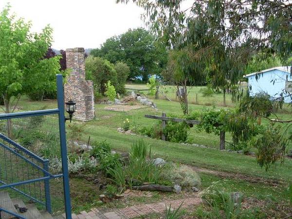 VILLAGE LIVING SHORT DRIVE FROM TAMWORTH Picture 3