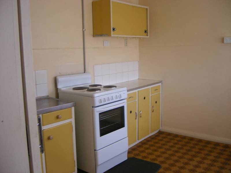 1 BEDROOM FLAT, GREAT LOCATION ! Picture 2