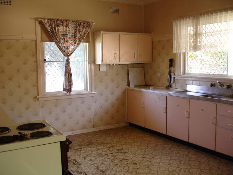 IT'S A PEARLER!! DON'T MISS IT!! Picture 3