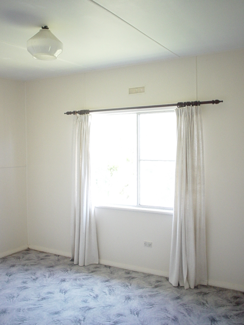 VILLAGE SETTING 3 BEDROOM HOME Picture 3