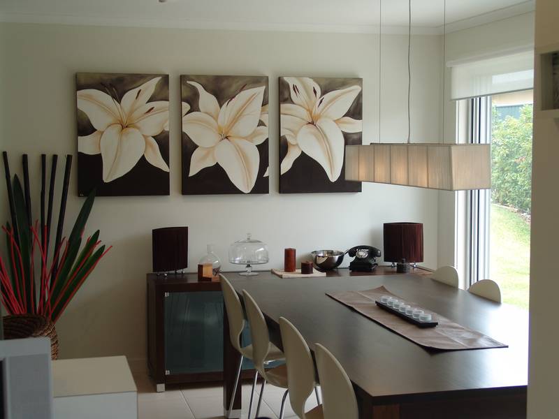 3 Living areas, 4 bedrooms, just move straight in and enjoy Picture 3