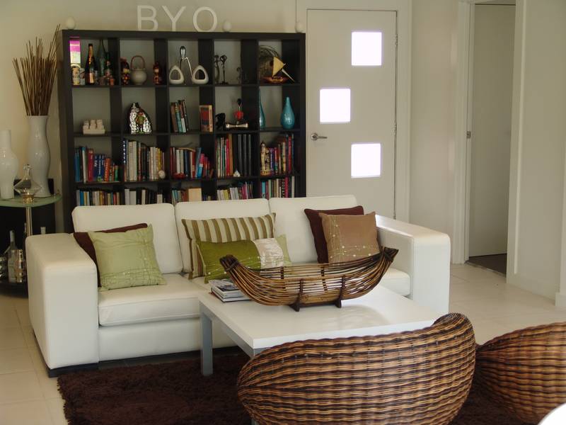 3 Living areas, 4 bedrooms, just move straight in and enjoy Picture 2