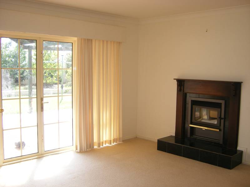 4BRM FAMILY HOME IN A GREAT AREA WITH SPA Picture