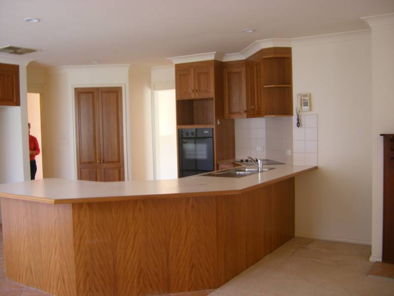 4BRM FAMILY HOME IN A GREAT AREA WITH SPA Picture