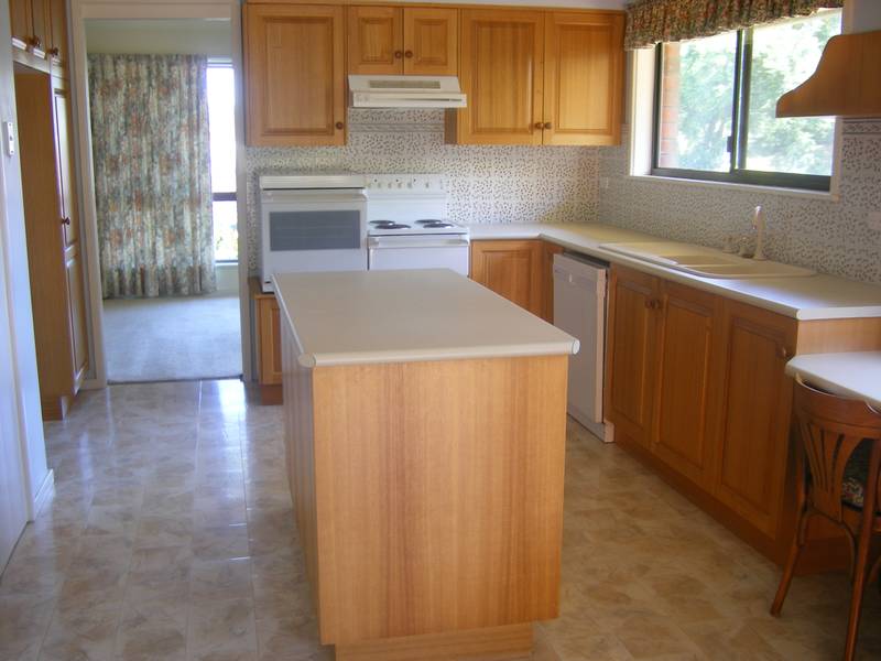 SPACIOUS HOME IN EAST WITH GRANNY FLAT! Picture SPACIOUS HOME IN EAST WITH GRANNY FLAT! Picture