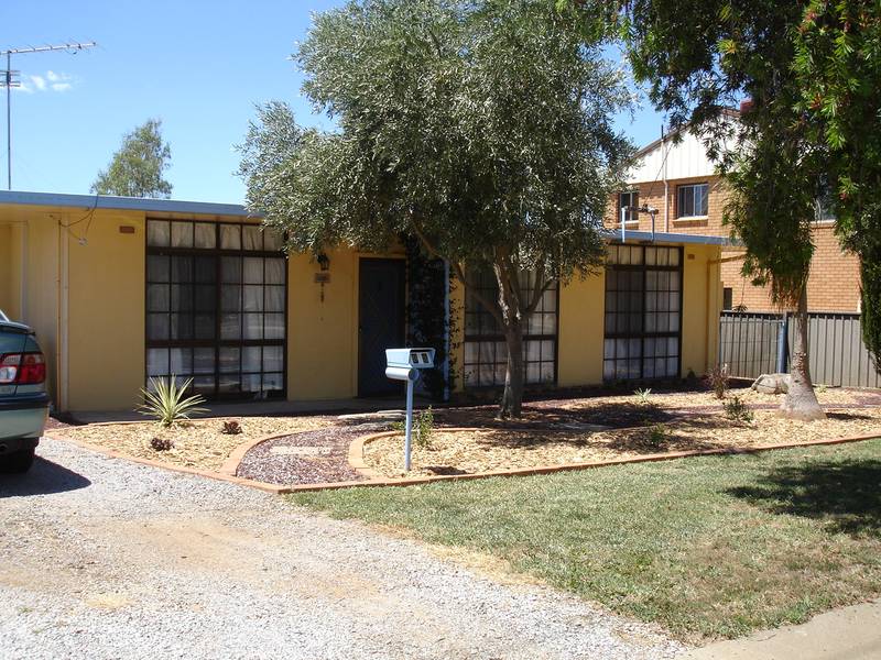 IT'S IMMACULATE, IT'S WESTDALE AND IT'S UNDER $200,000 - FIRST HOME BUYERS PUT THIS FIRST ON YOUR LIST Picture 1