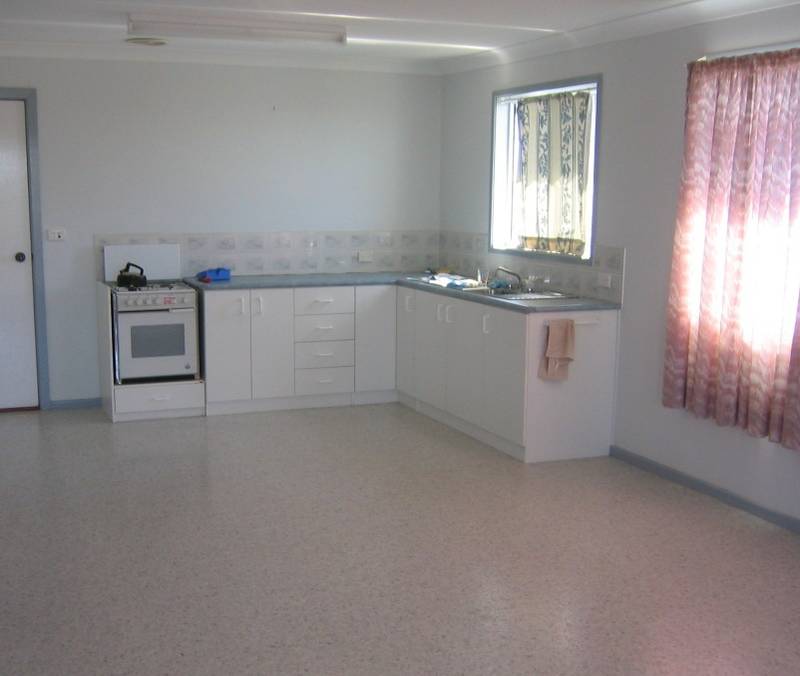 2 bedroom set amongst 25acres of olives!! Picture 2